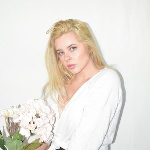 Meet your Posher, Zoe